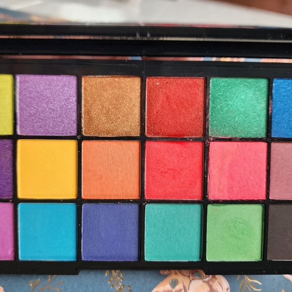 Tammy X Makeup Revolution Tropical Carnival Shadow Pallette - Picture 3 of 4